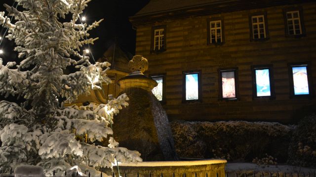 Erster Schnee am Kriegerdenkmal